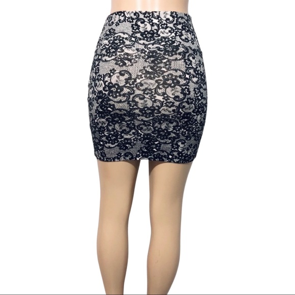 🦋Charlotte Russe S Black Floral Mini Skirt🦋 - Picture 3 of 8